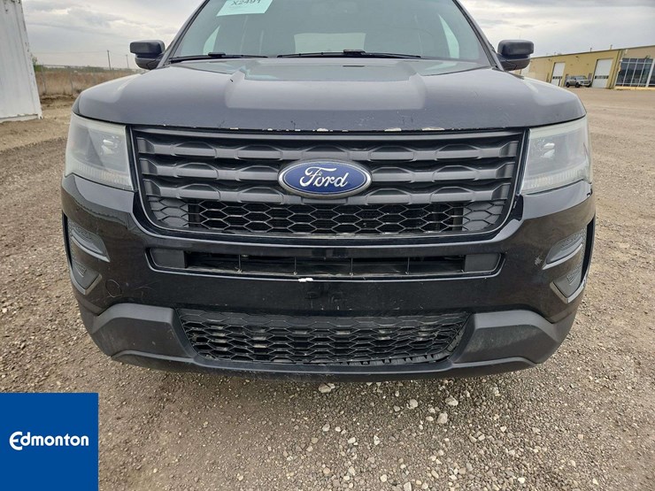2016-ford-explorer-image-11