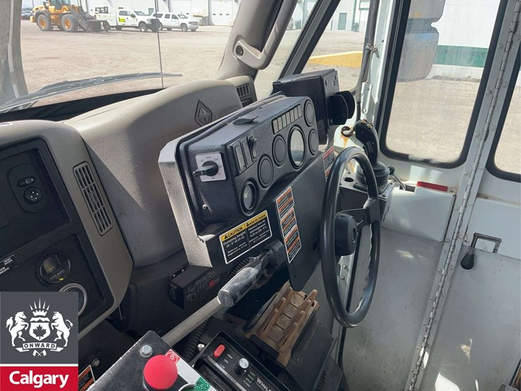 international-workstar-7400-image-22