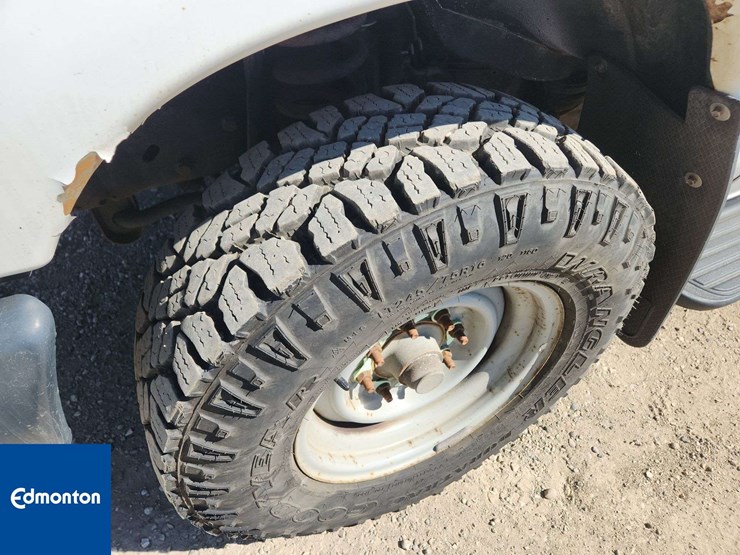 2014-ford-cargo-image-10