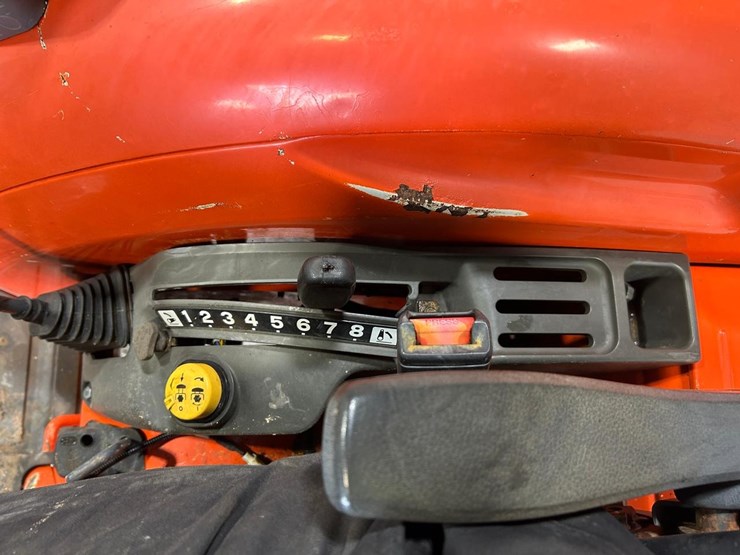 kubota-la724-image-24