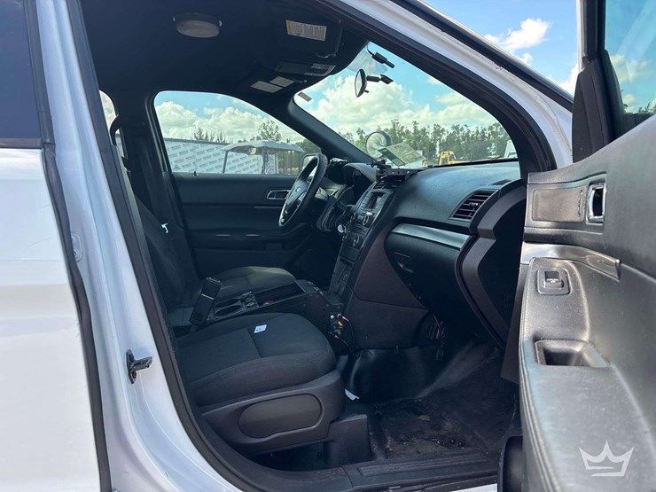 2017-ford-explorer-image-15