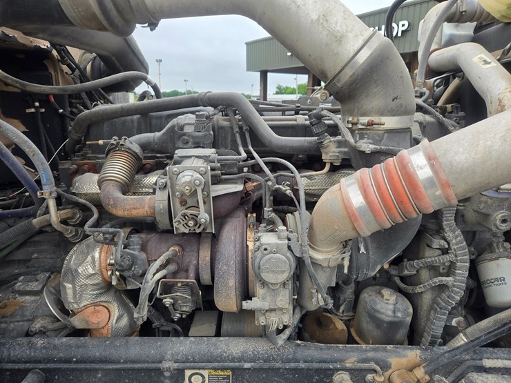 2016-peterbilt-389-image-43