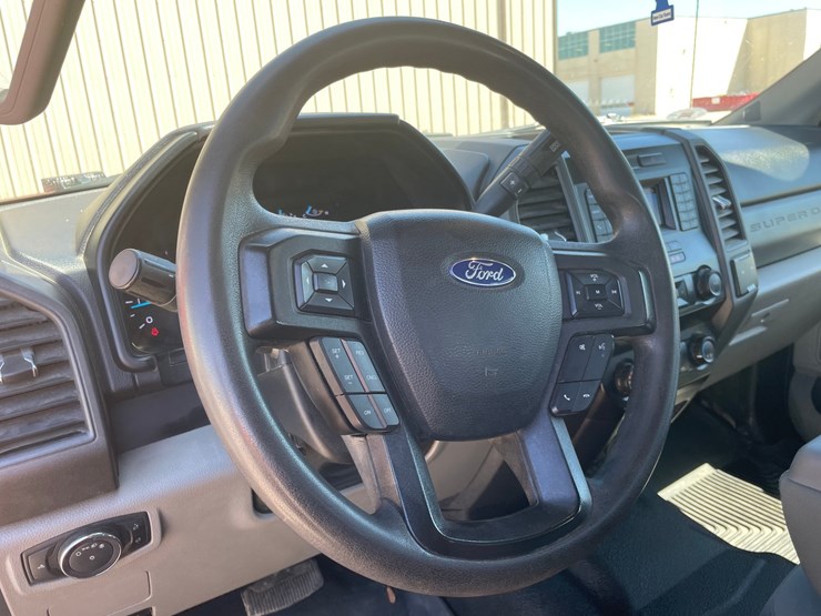 2020-ford-f350-xl-image-47