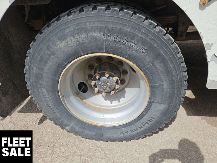 2002-freightliner-fl80-image-14