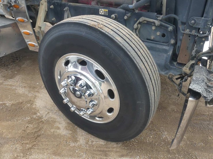 2008-peterbilt-389-image-13