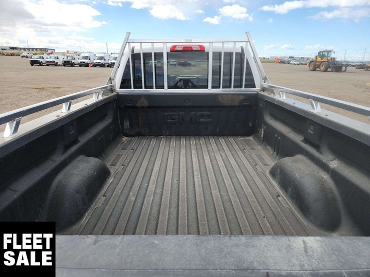 2015-gmc-sierra-2500hd-image-16