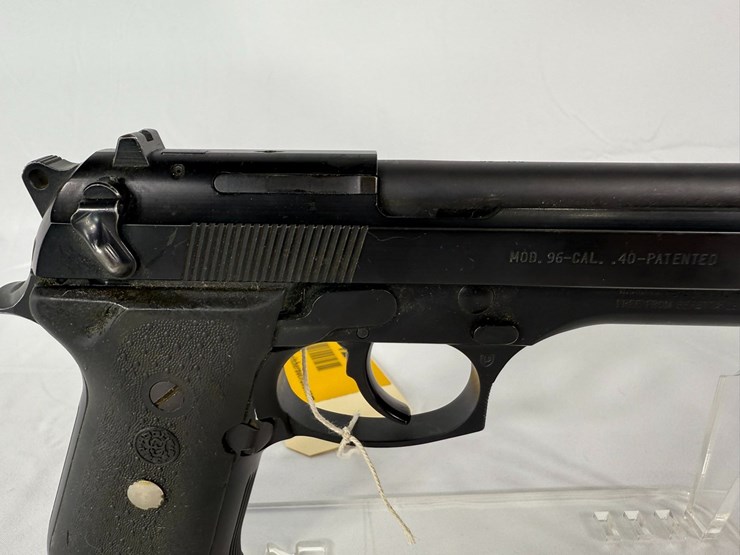 #42-•-beretta-96-40-pistol-ber000470-image-16