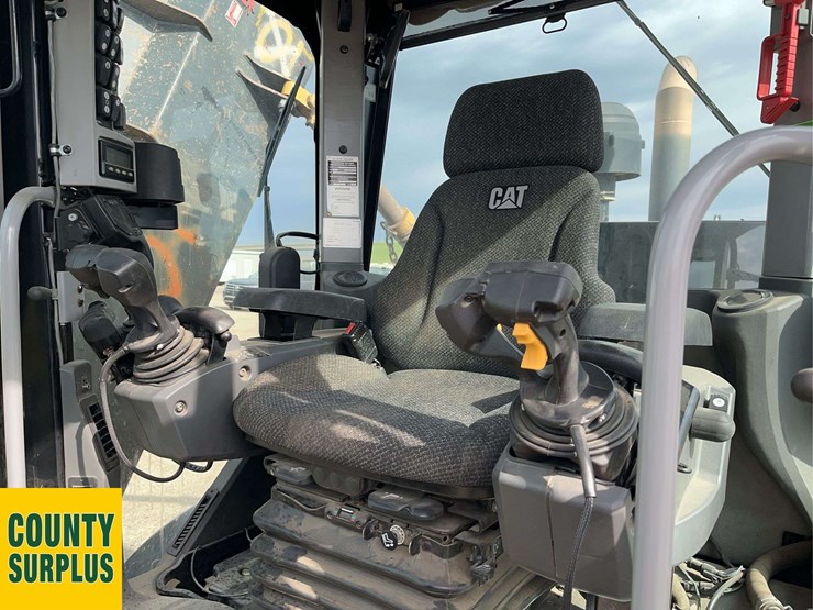 caterpillar-160m-awd-image-14