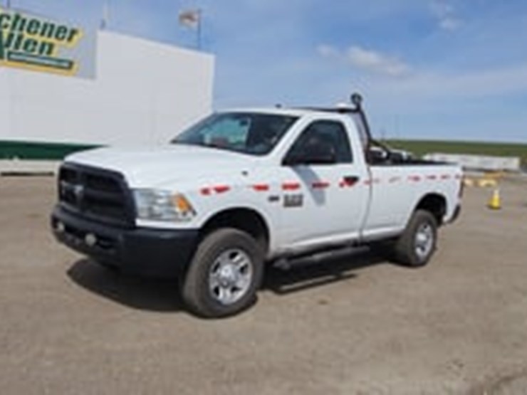 2016-dodge-3500-image-5