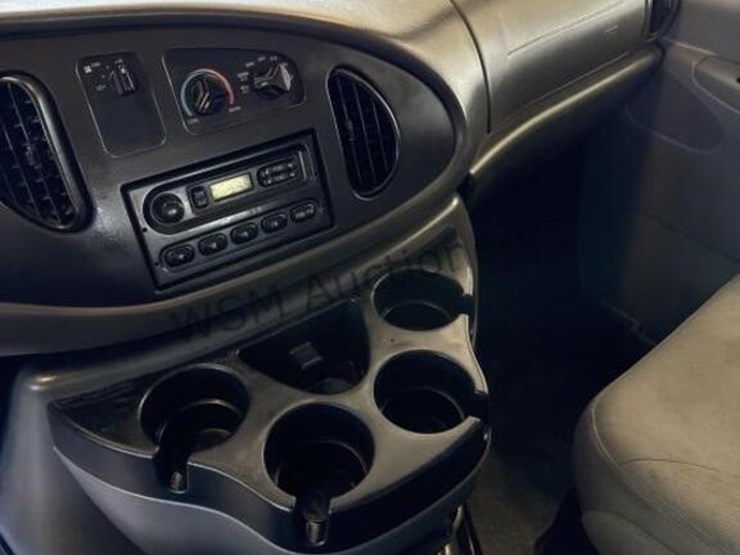 2008-ford-cargo-image-24