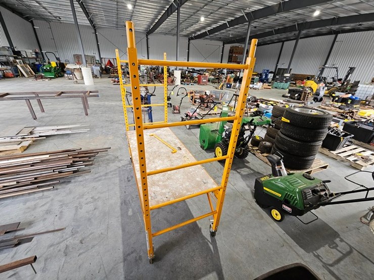 #6271-•-rolling-metal-scaffolding-image-5