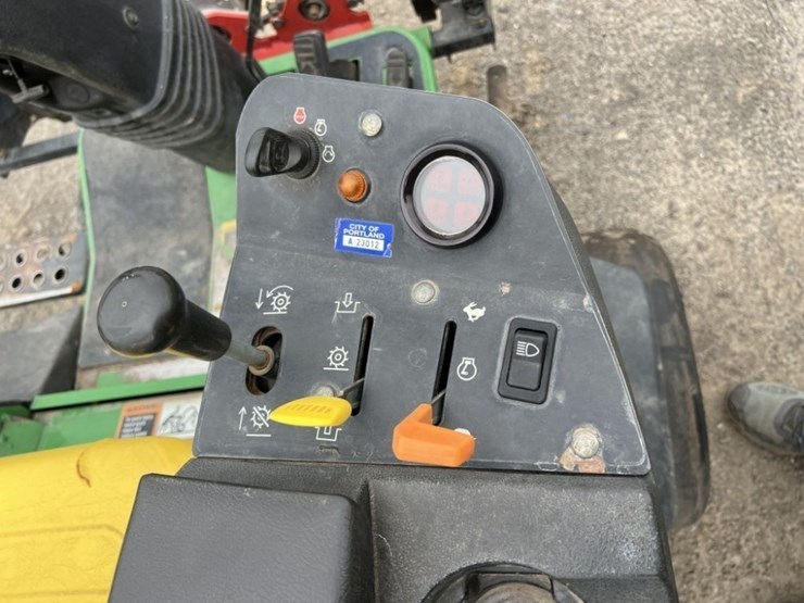 2000-john-deere-2500-image-6