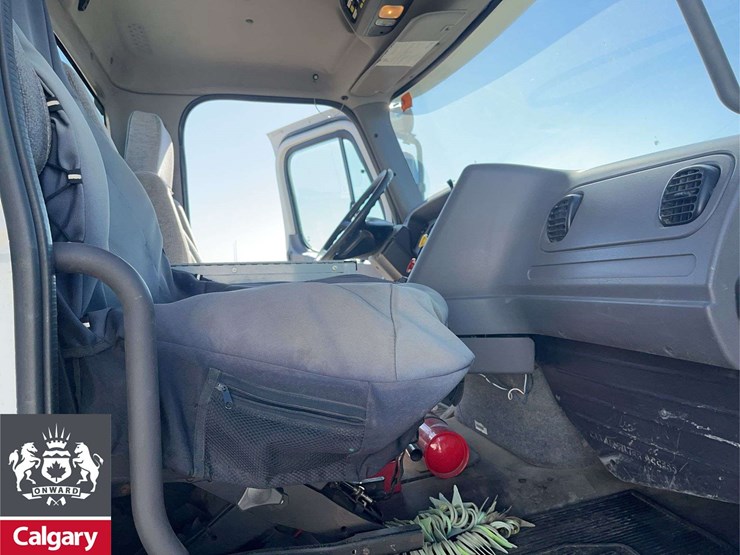 2015-freightliner-114sd-image-15