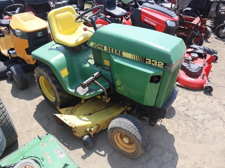 john-deere-332-image-2