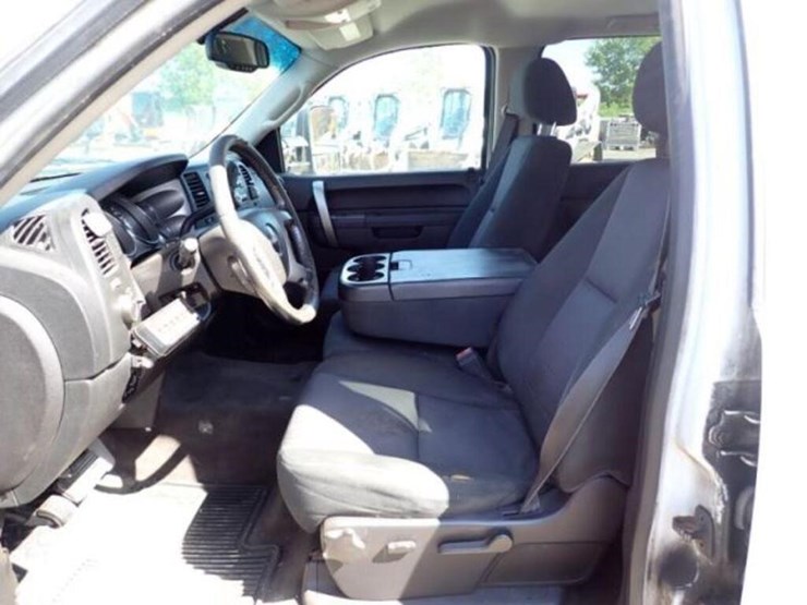 2014-chevrolet-silverado-3500hd-image-18