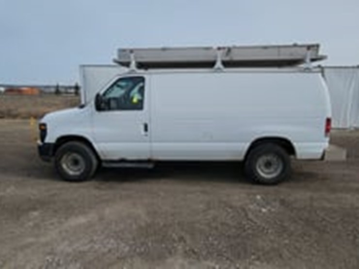 2010-ford-cargo-image-5