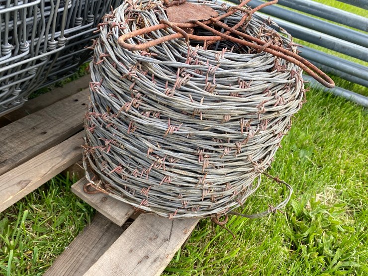 red-brand-woven-wire-and-barb-wire-fence-rolls-image-4