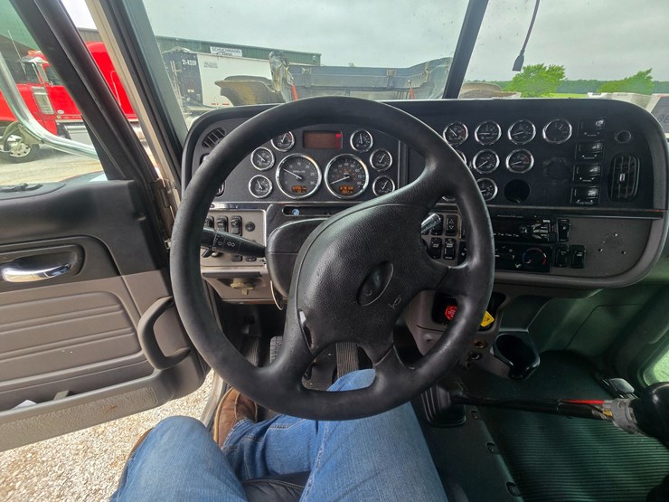2016-peterbilt-389-image-59