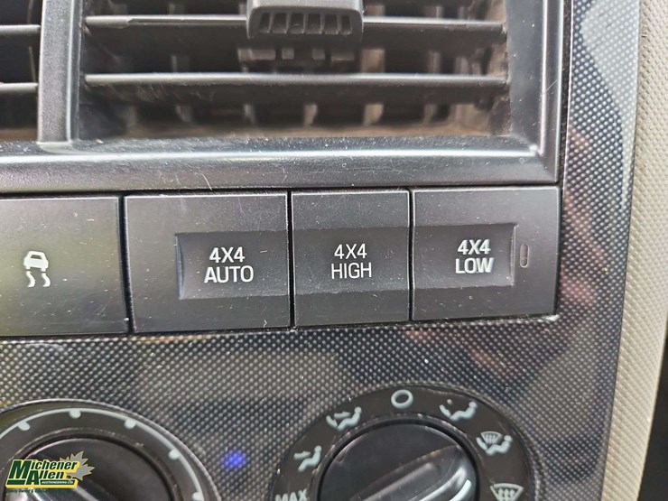 ford-explorer-sport-trac-image-26