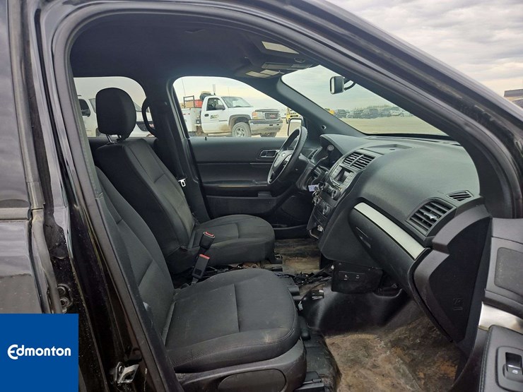 2019-ford-explorer-image-37