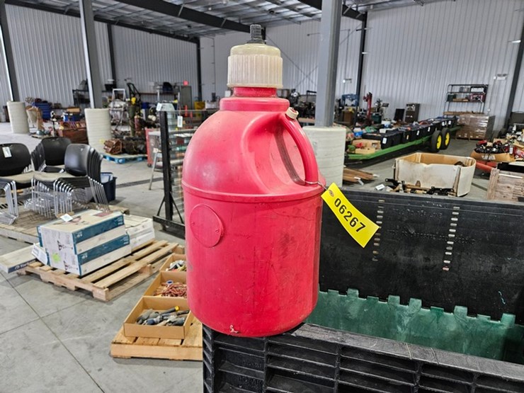 #6267-•-5-gal-plastic-gas-can-image-1
