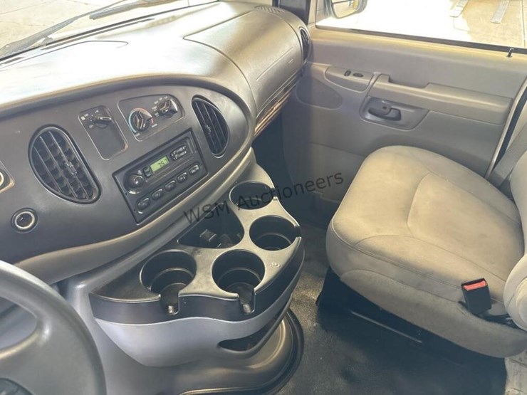 2006-ford-cargo-image-25