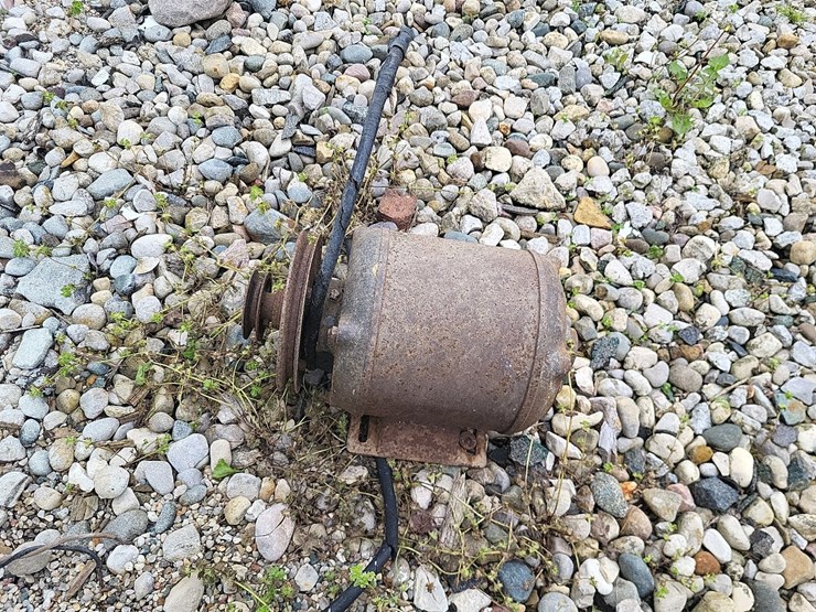 century-1/2hp-electric-motor-w/pulley,-110-volt---working-condition-image-2