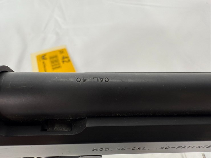 #42-•-beretta-96-40-pistol-ber000470-image-22
