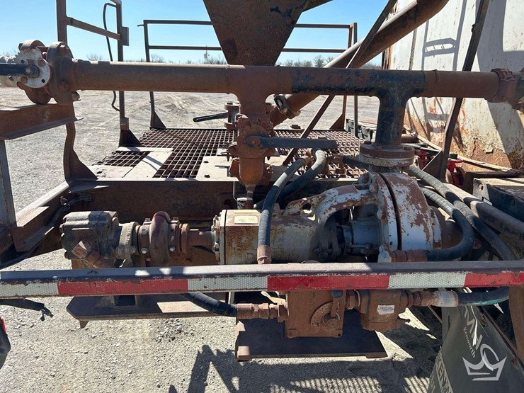 2004-mack-ch613-image-23