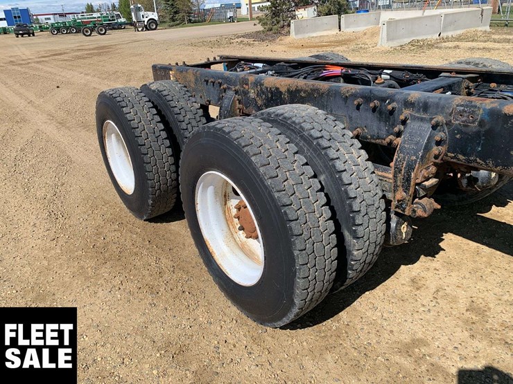 2006-peterbilt-335-image-6