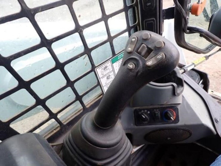 2021-bobcat-t870-image-15