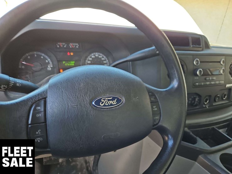 2014-ford-cargo-image-24