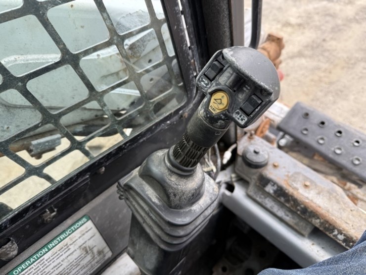 2011-bobcat-s185-image-29