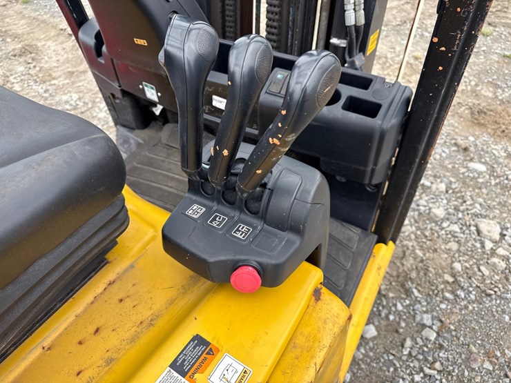 #49156-•-2021-yale-pneumatic-tire-forklift-g807n161450-image-18