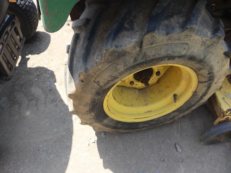 john-deere-332-image-8