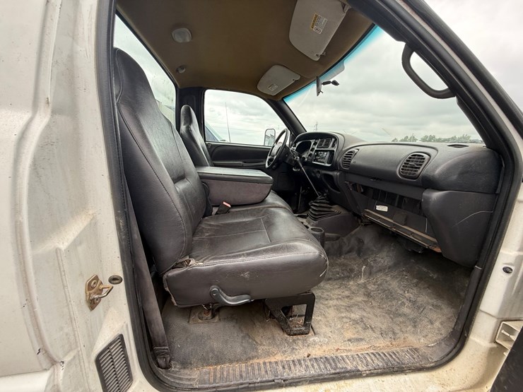 2001-dodge-ram-3500-image-27