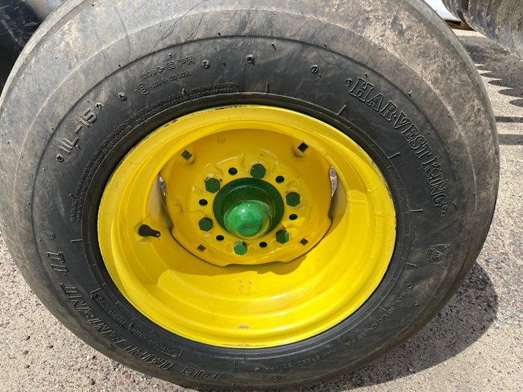 john-deere-220-image-16