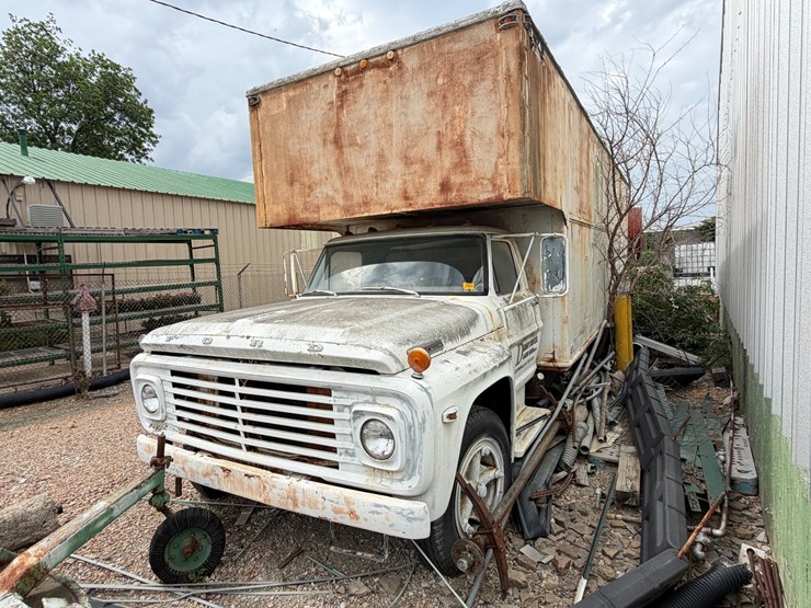 ford-600-image-1