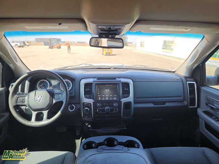 2014-dodge-1500-image-19