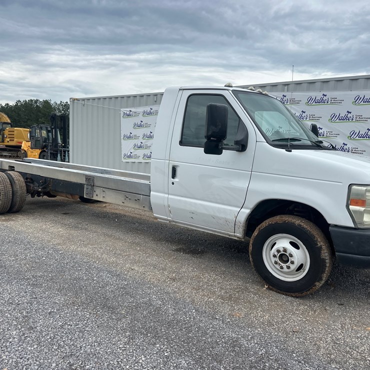 2011 FORD E450