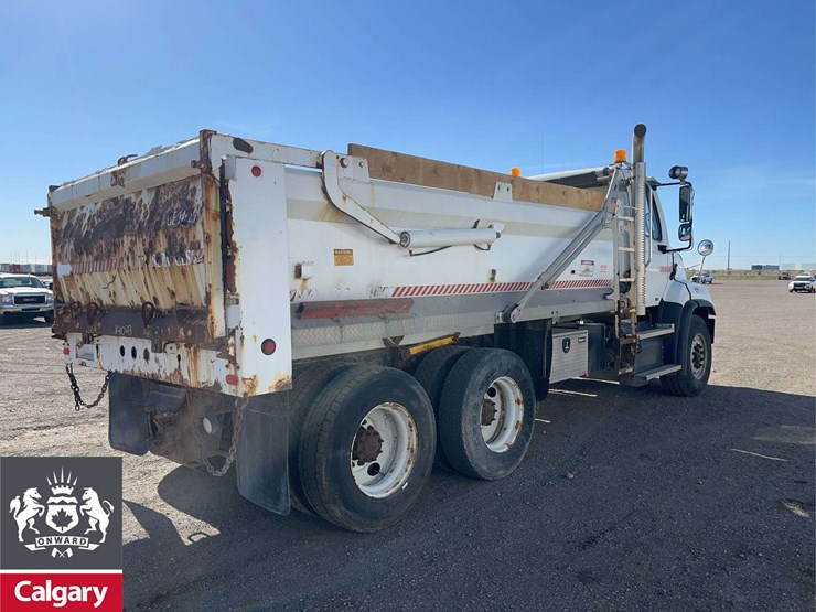 2015-freightliner-114sd-image-4