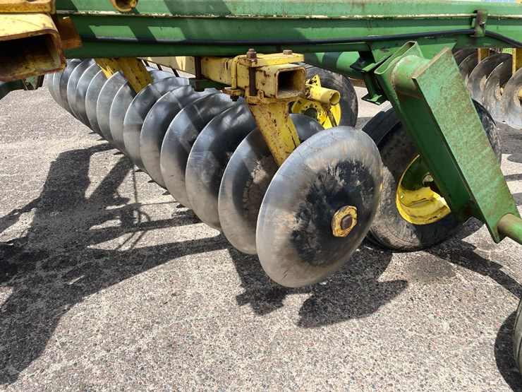 john-deere-220-image-18