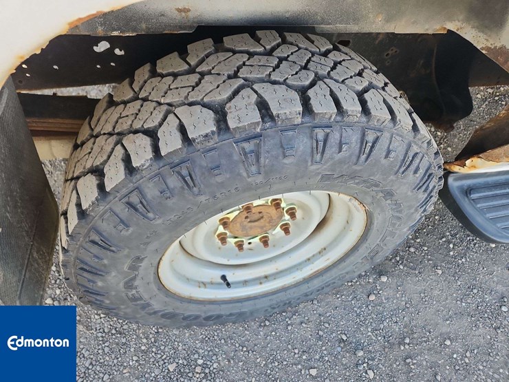 2014-ford-cargo-image-12