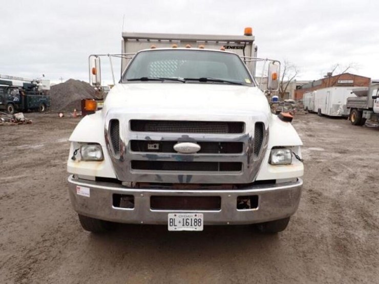 2006-ford-f650-xlt-image-3