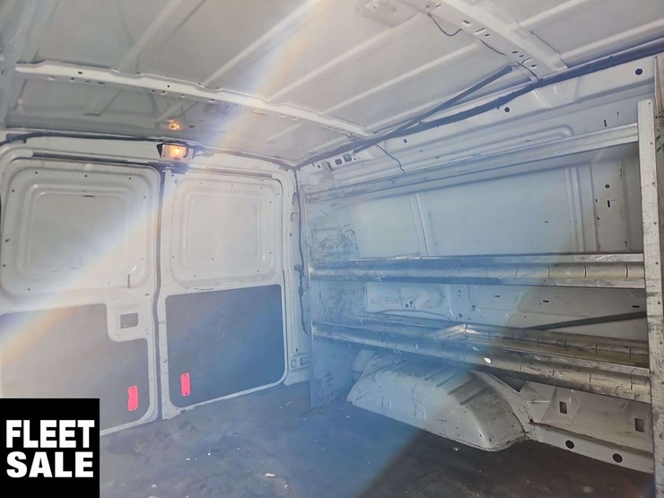 2014-ford-cargo-image-21