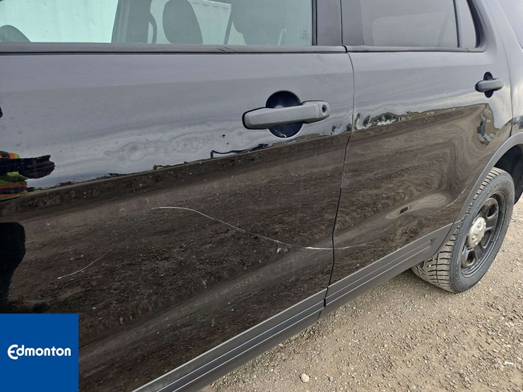 2016-ford-explorer-image-16