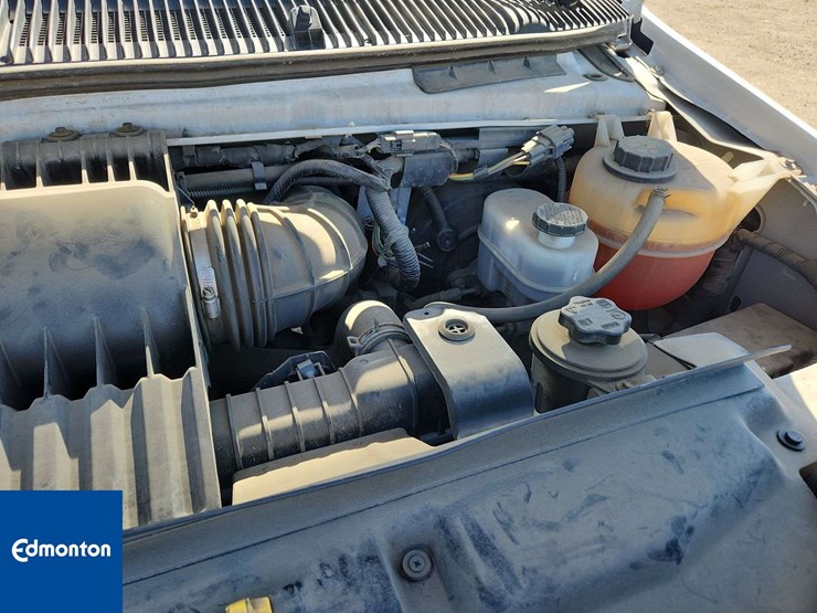 2011-ford-cargo-image-25