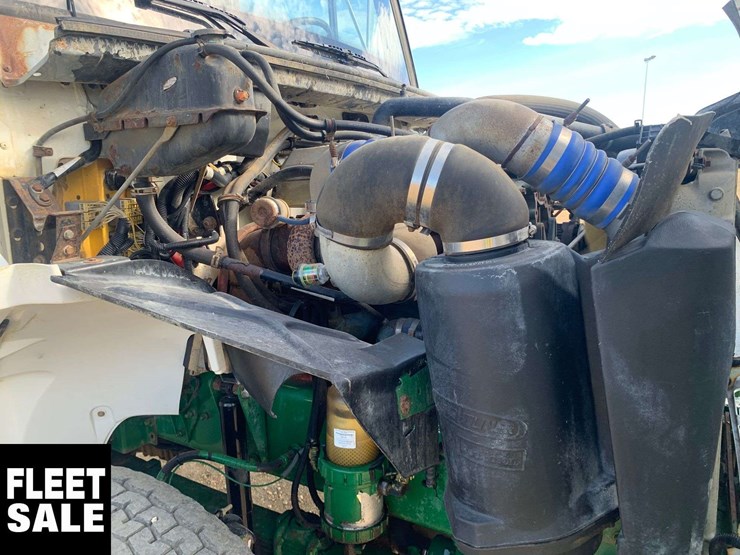2003-freightliner-fl106-image-13