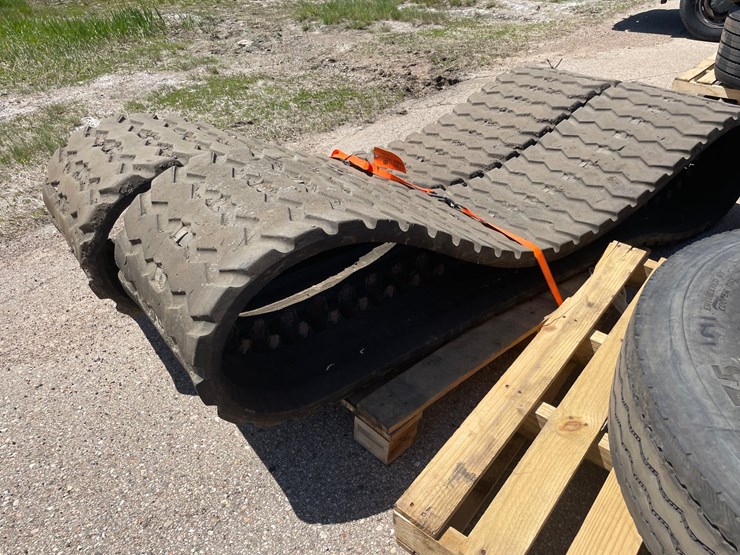 #8786-•-set-of-rubber-skidsteer-tracks-image-1