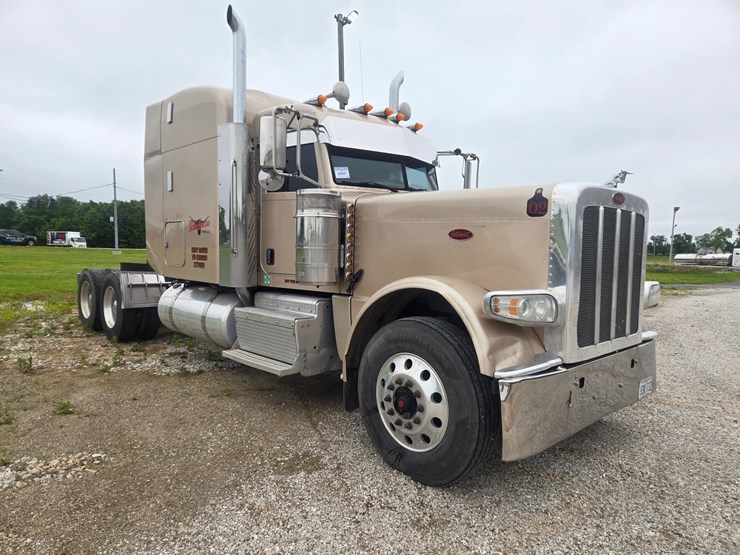 2016-peterbilt-389-image-24